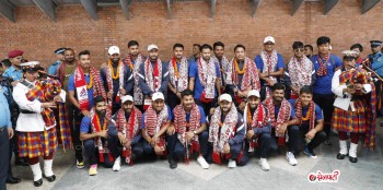 ब्यान्ड बाजा सहित क्रिकेट खेलाडीको स्वागत 